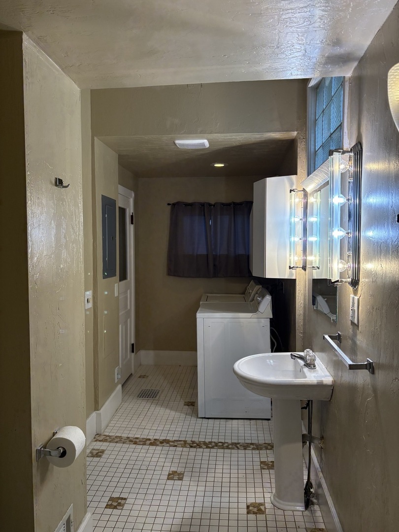 307 S Mclean Street, Bloomington, IL 61701