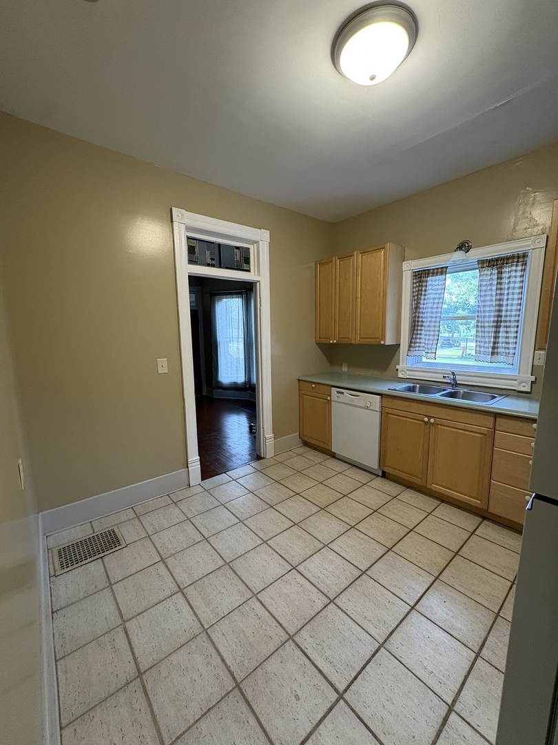 307 S Mclean Street, Bloomington, IL 61701