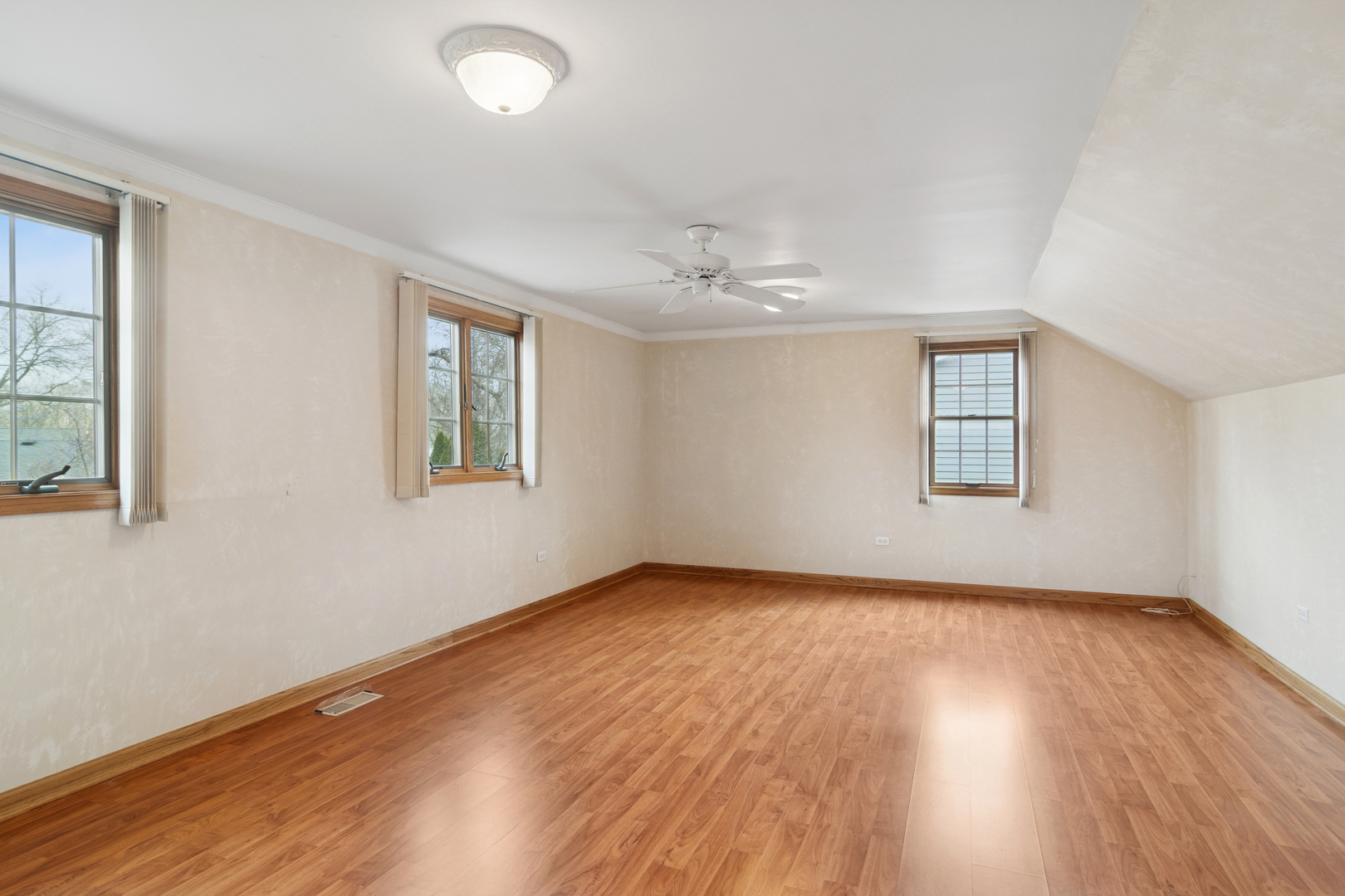 1522 E Fleming Drive, Arlington Heights, IL 60004