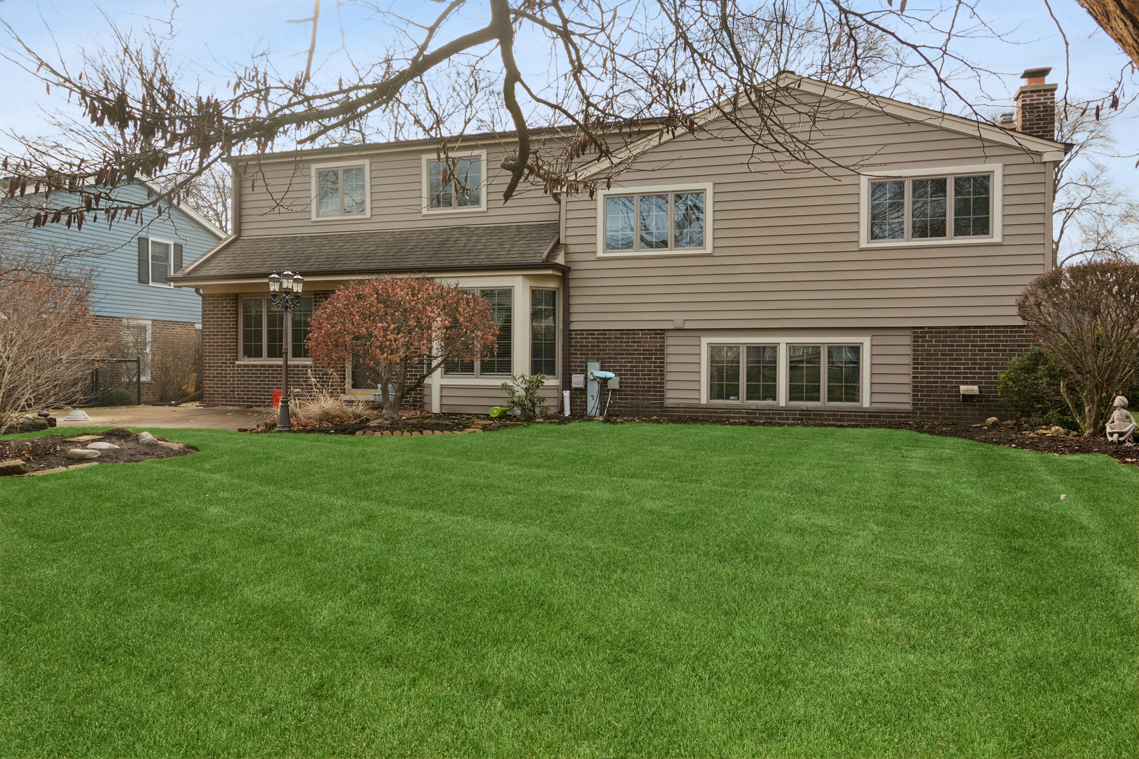 1522 E Fleming Drive, Arlington Heights, IL 60004