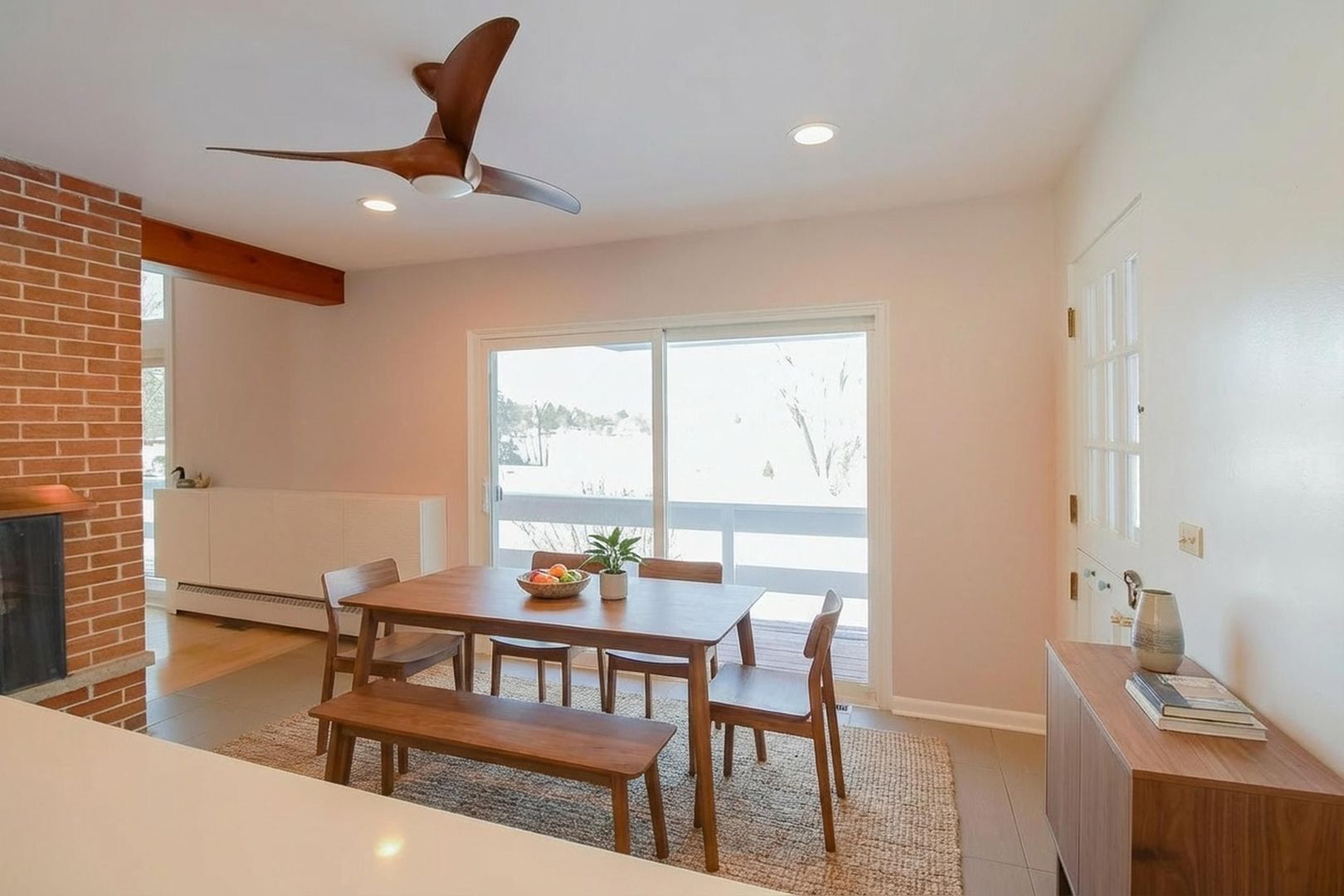 71 Lake Shore Drive, Barrington, IL 60010