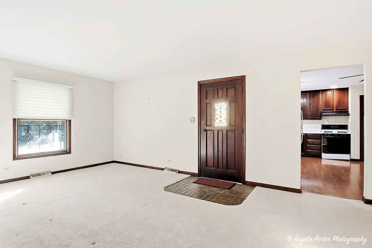 26140 N Ann Court, Wauconda, IL 60084