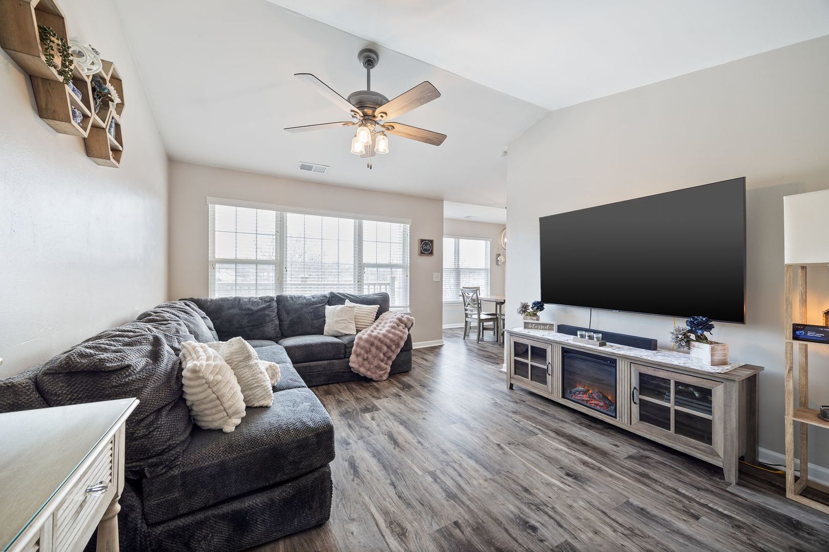 1281 N Red Oak Circle #3, Round Lake Beach, IL 60073