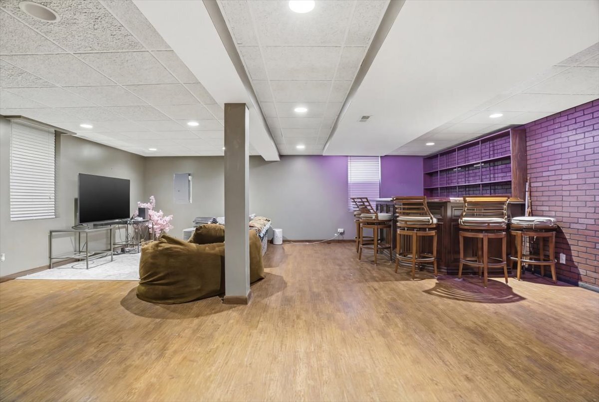 30 Coventry Cove Court, Lake Villa, IL 60046