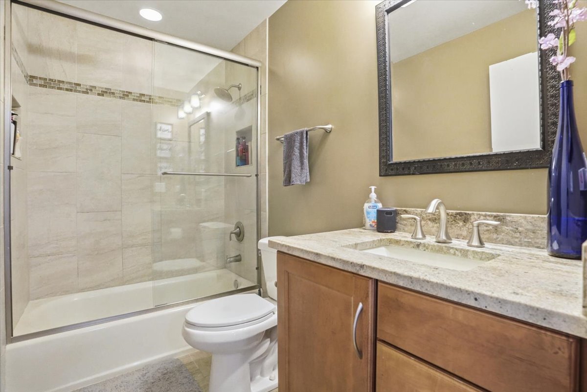 30 Coventry Cove Court, Lake Villa, IL 60046