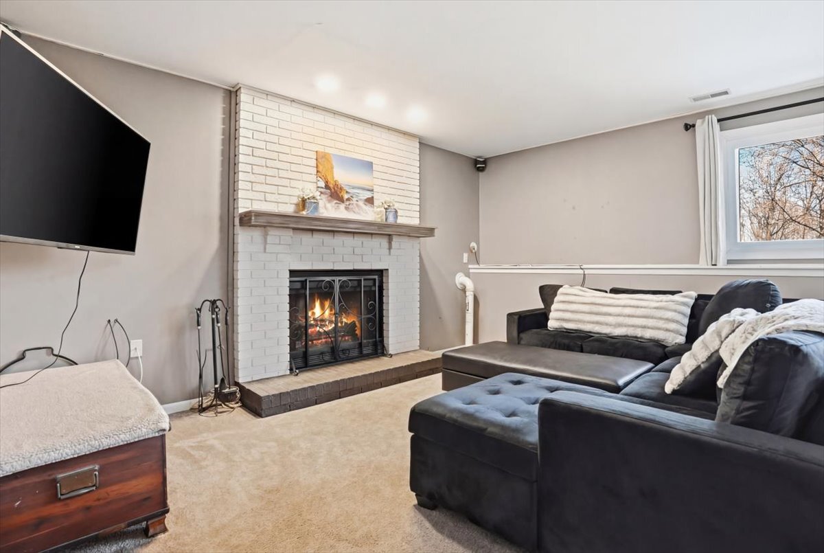 30 Coventry Cove Court, Lake Villa, IL 60046