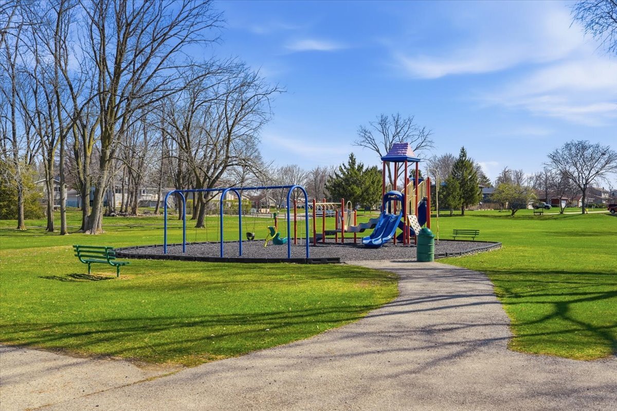 30 Coventry Cove Court, Lake Villa, IL 60046