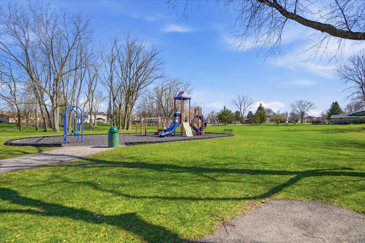 30 Coventry Cove Court, Lake Villa, IL 60046