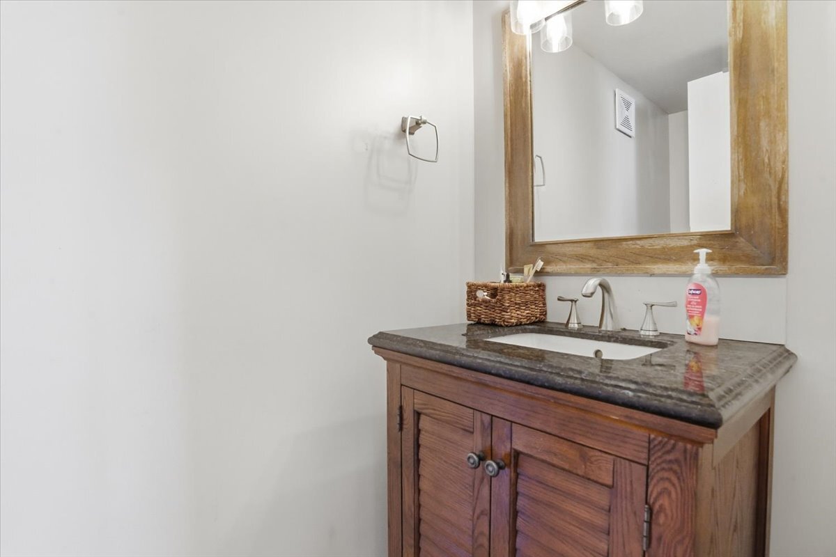 30 Coventry Cove Court, Lake Villa, IL 60046