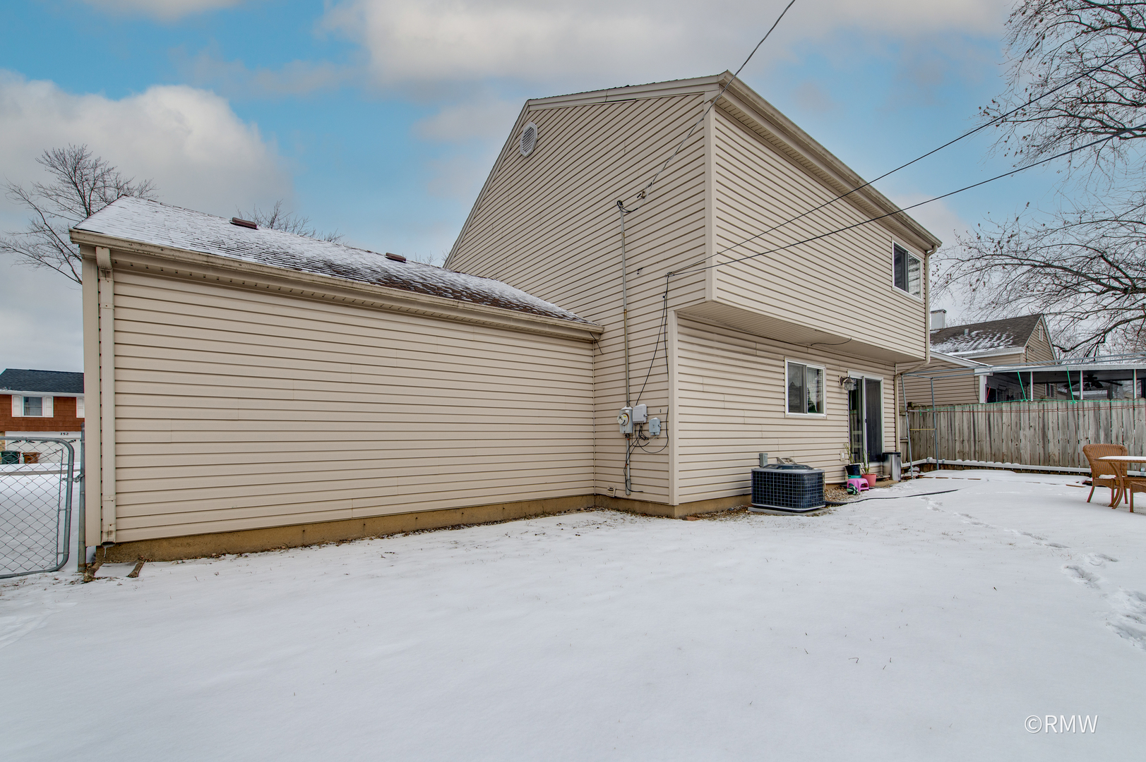 147 W Altgeld Avenue, Glendale Heights, IL 60139