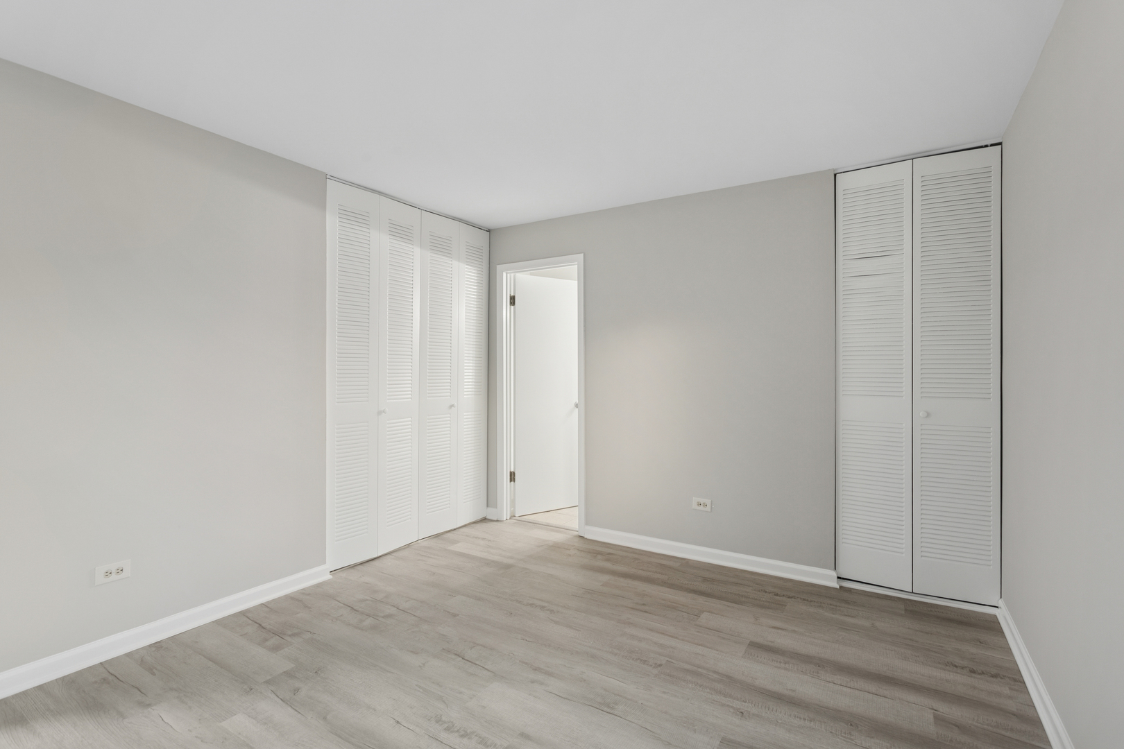 6185 Pinewood Court #202, Willowbrook, IL 60527