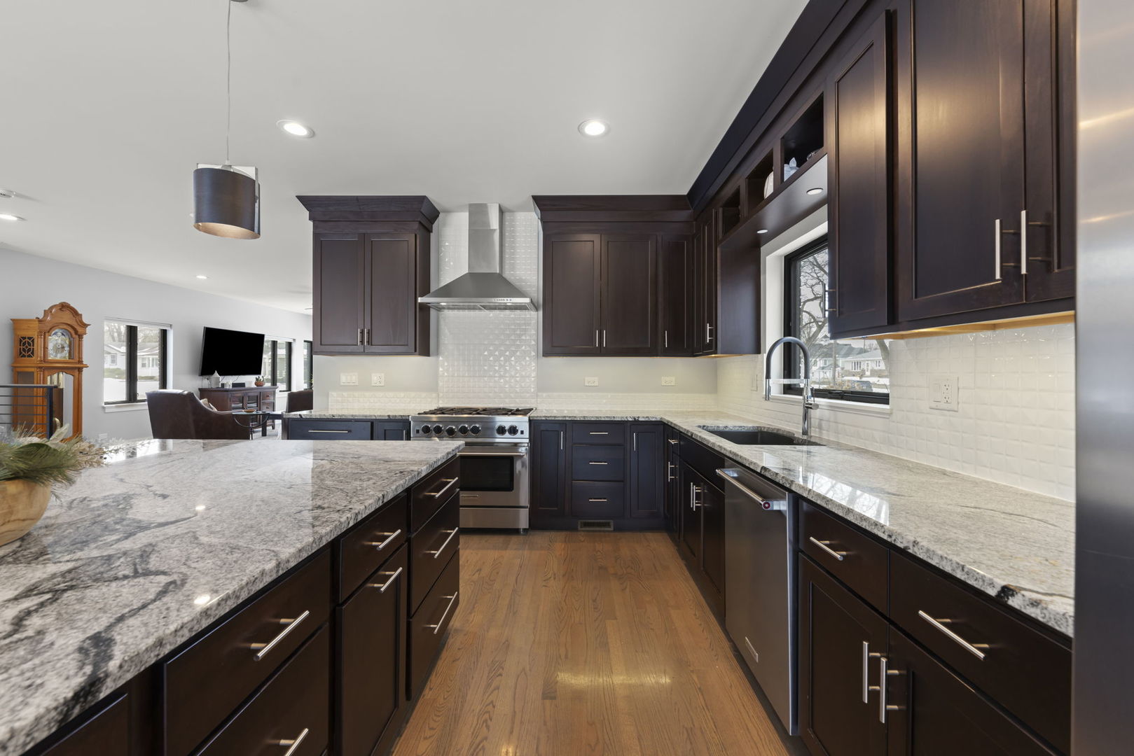 5335 Blodgett Avenue, Downers Grove, IL 60515