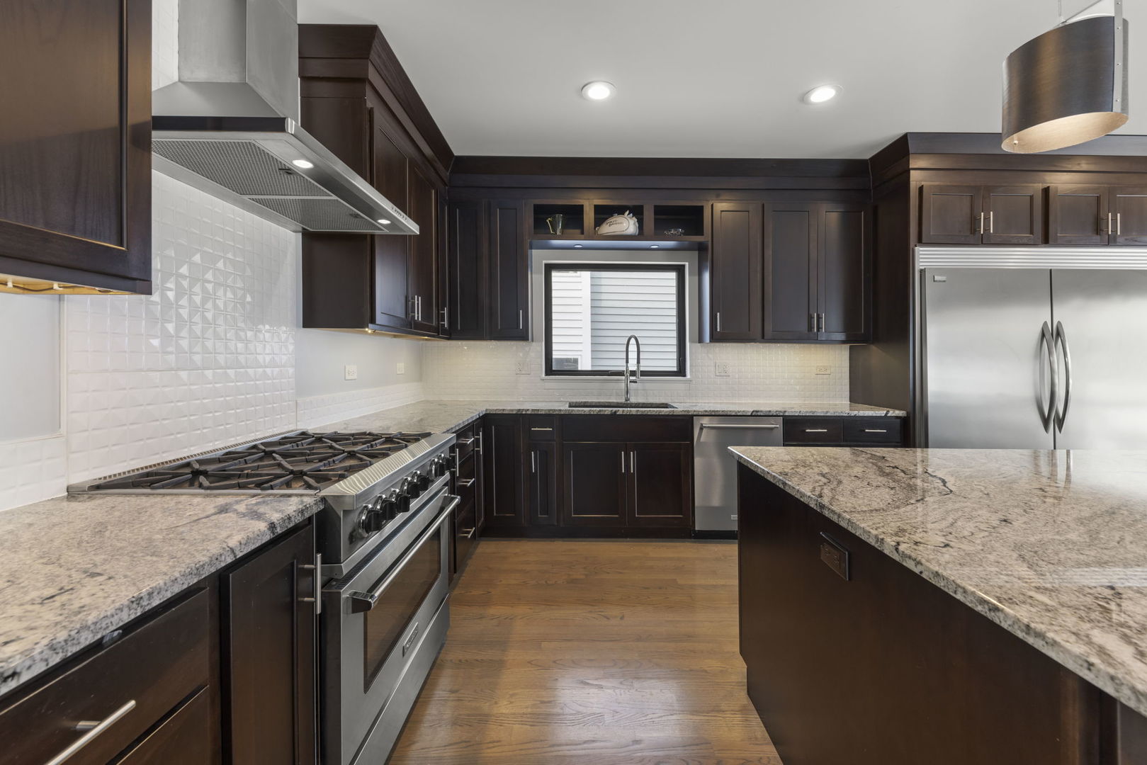 5335 Blodgett Avenue, Downers Grove, IL 60515