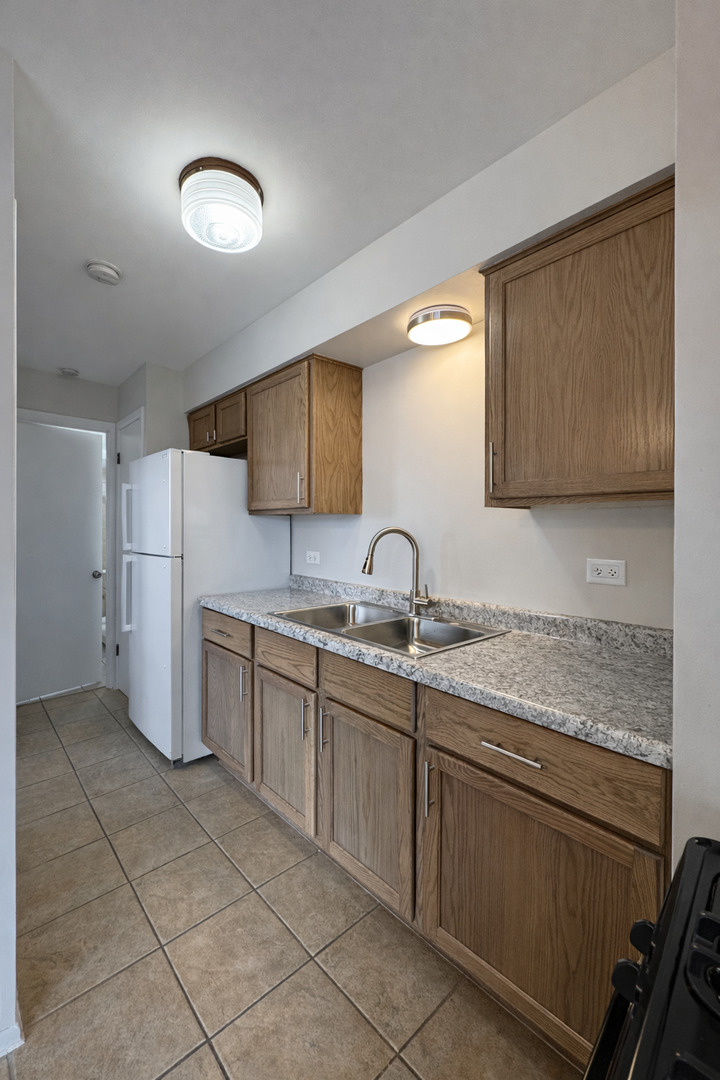 7915 S 84th Avenue #4, Justice, IL 60458