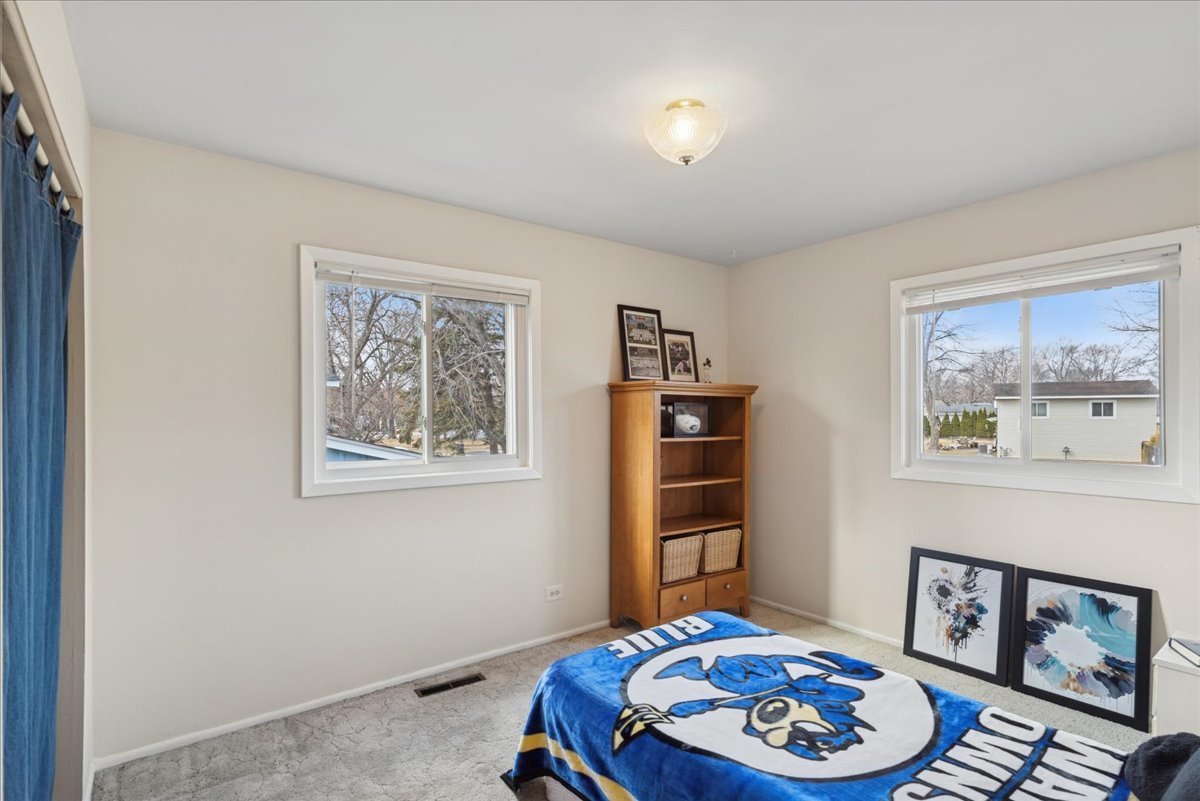 36615 N Streamwood Drive, Gurnee, IL 60031