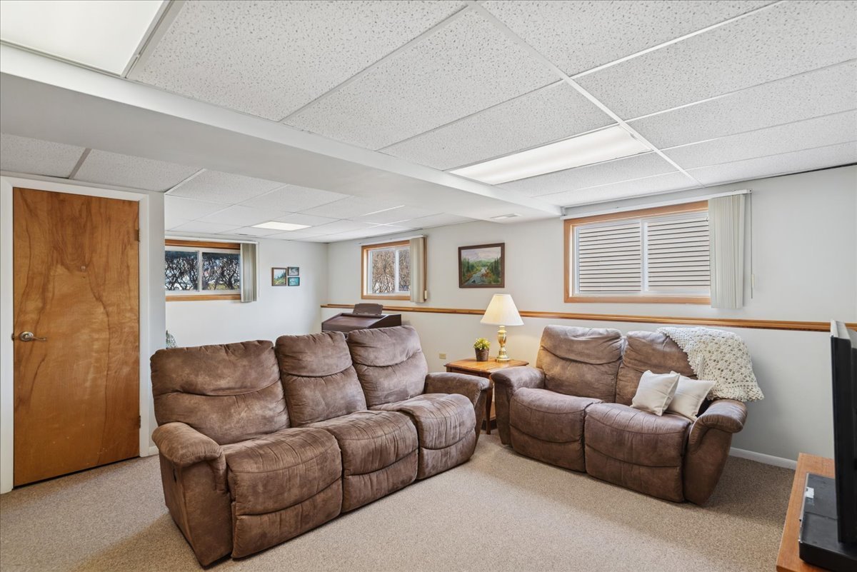 36615 N Streamwood Drive, Gurnee, IL 60031