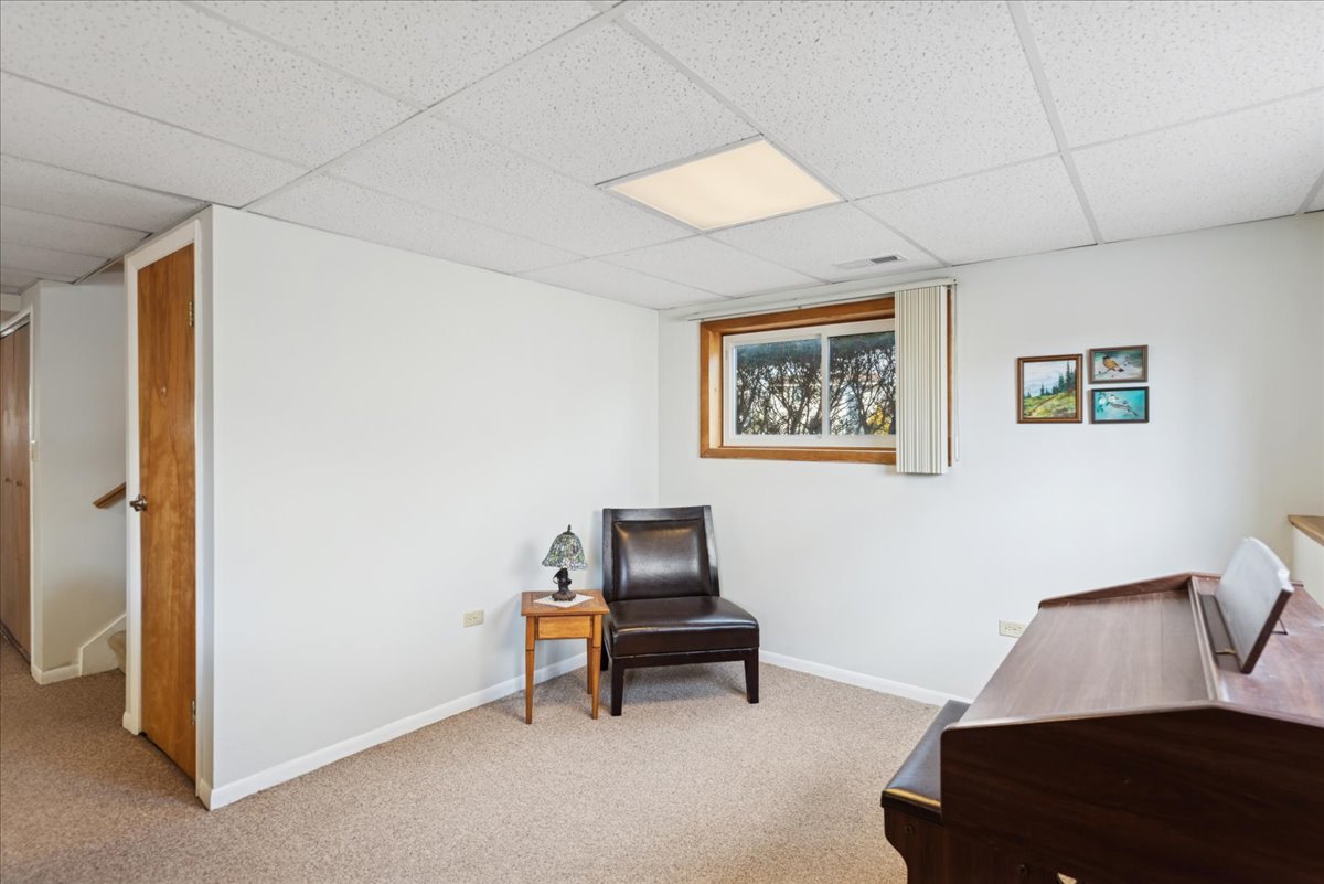 36615 N Streamwood Drive, Gurnee, IL 60031