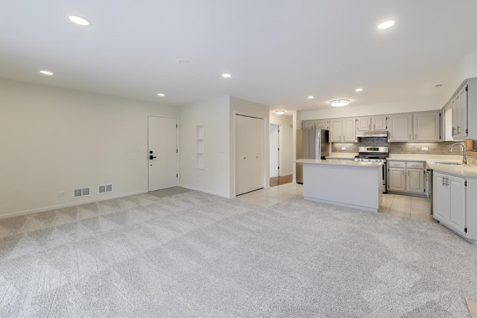 1209 E Davis Street #3, Arlington Heights, IL 60005