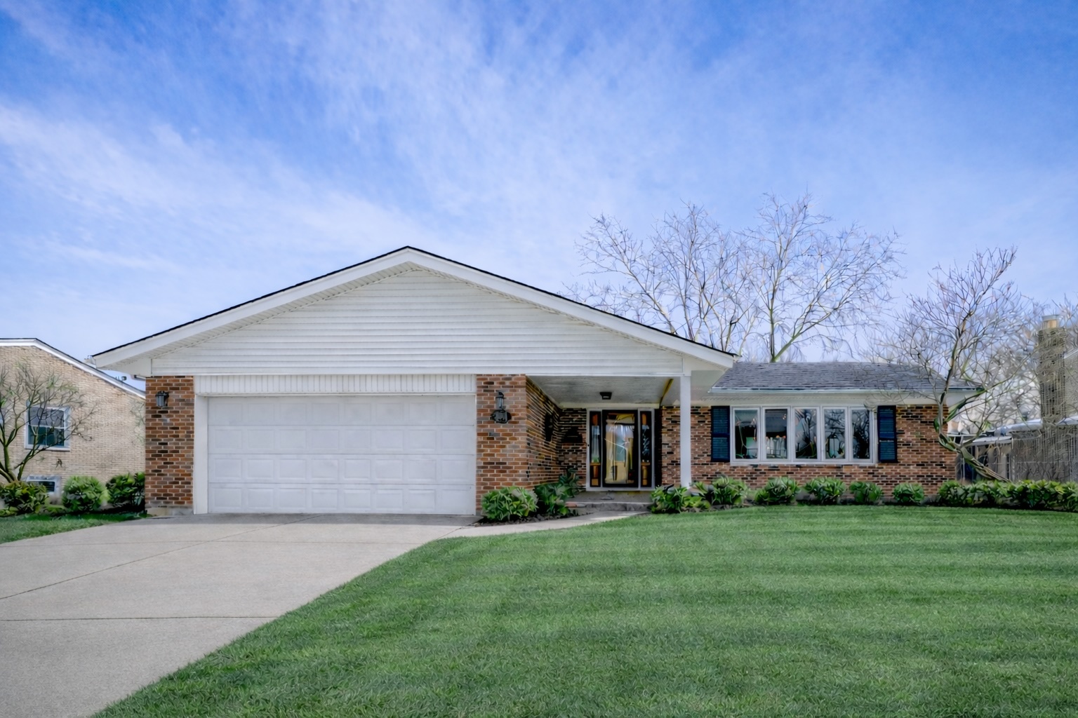 2011 E Robinhood Lane, Arlington Heights, IL 60004