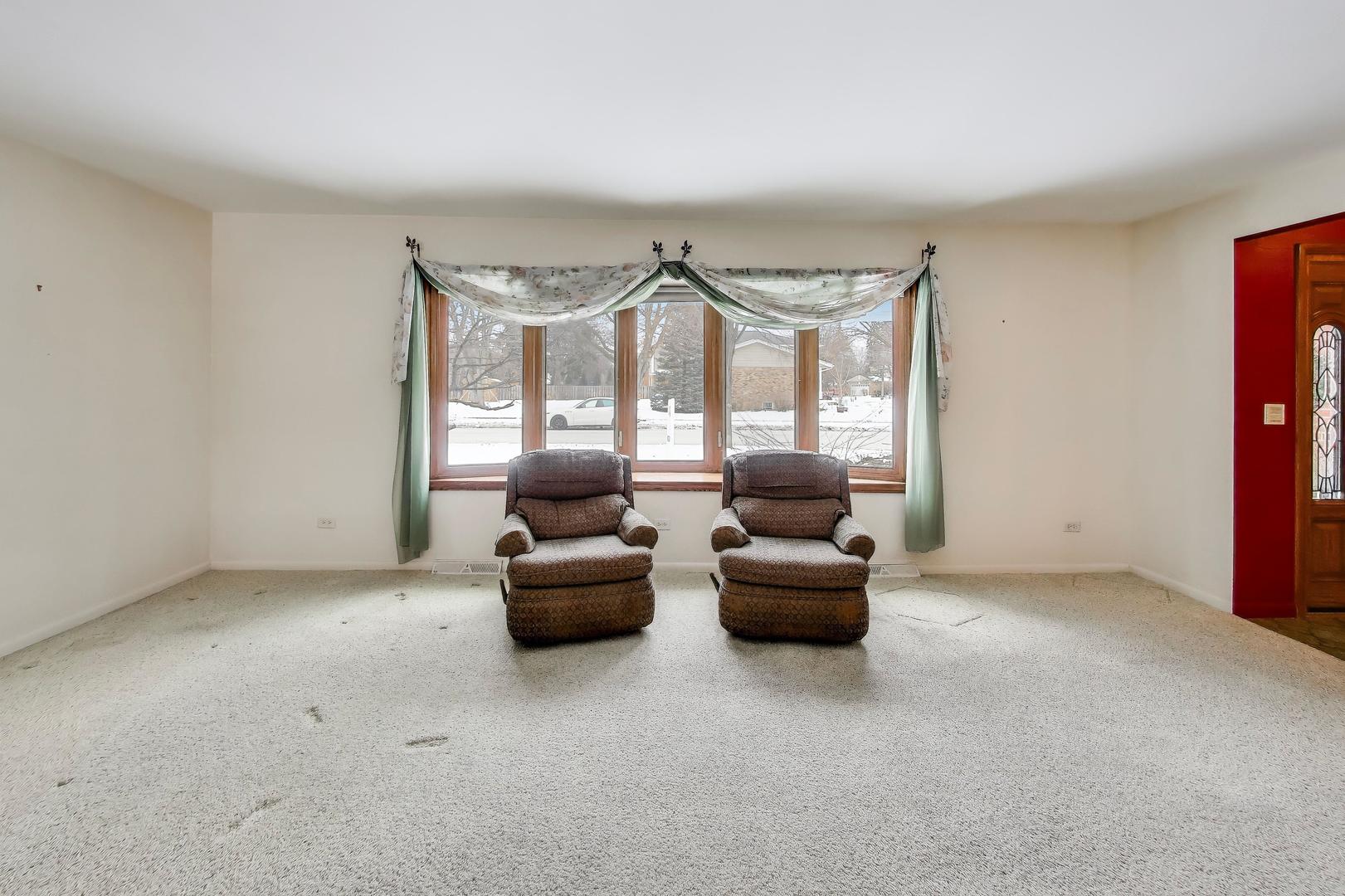 2011 E Robinhood Lane, Arlington Heights, IL 60004