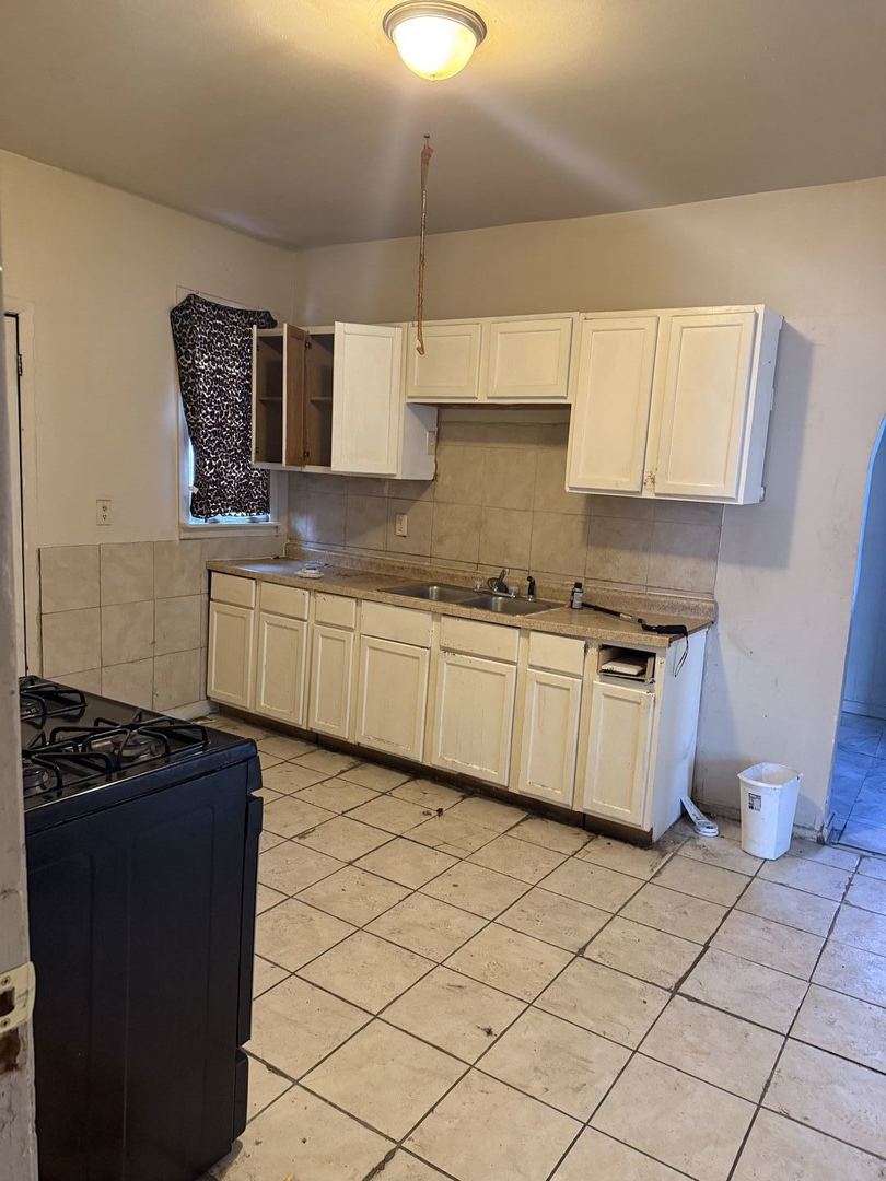 11715 S Wentworth Avenue, Chicago, IL 60628