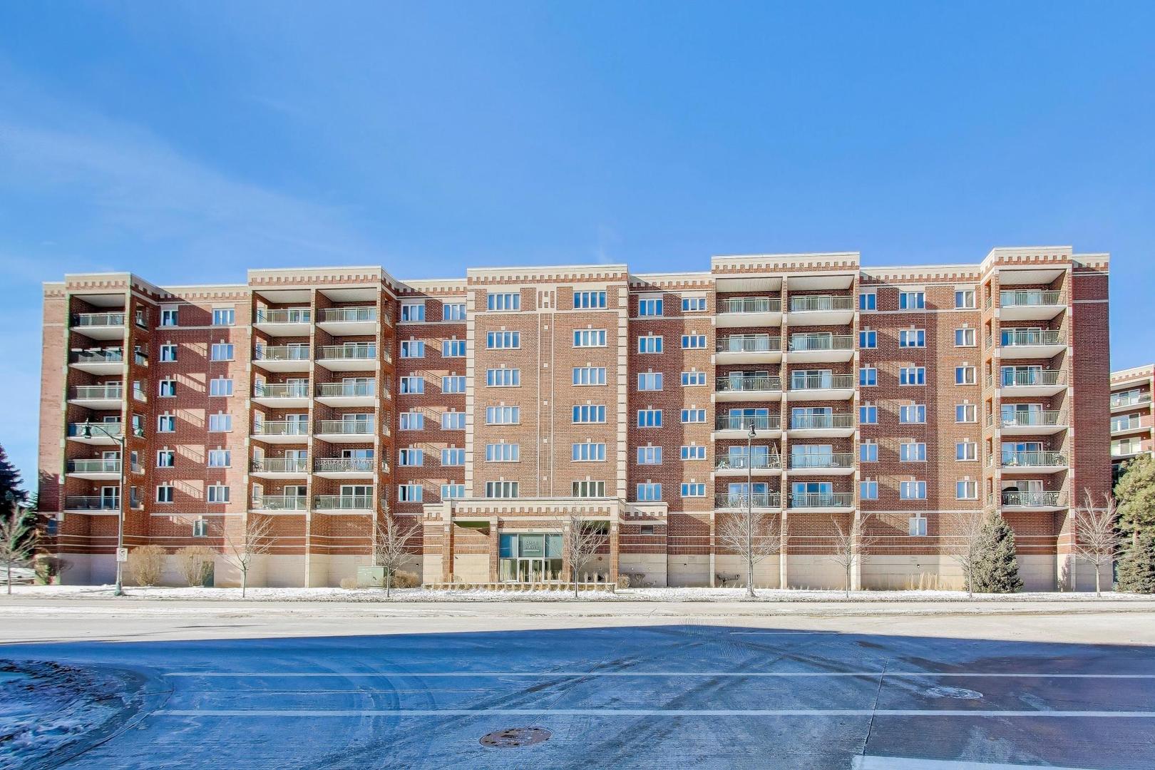 650 S River Road #812, Des Plaines, IL 60016