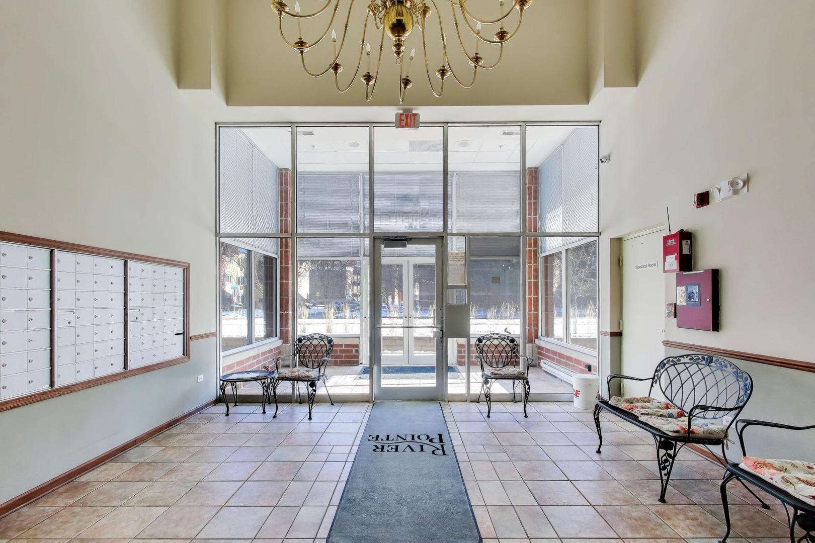 650 S River Road #812, Des Plaines, IL 60016