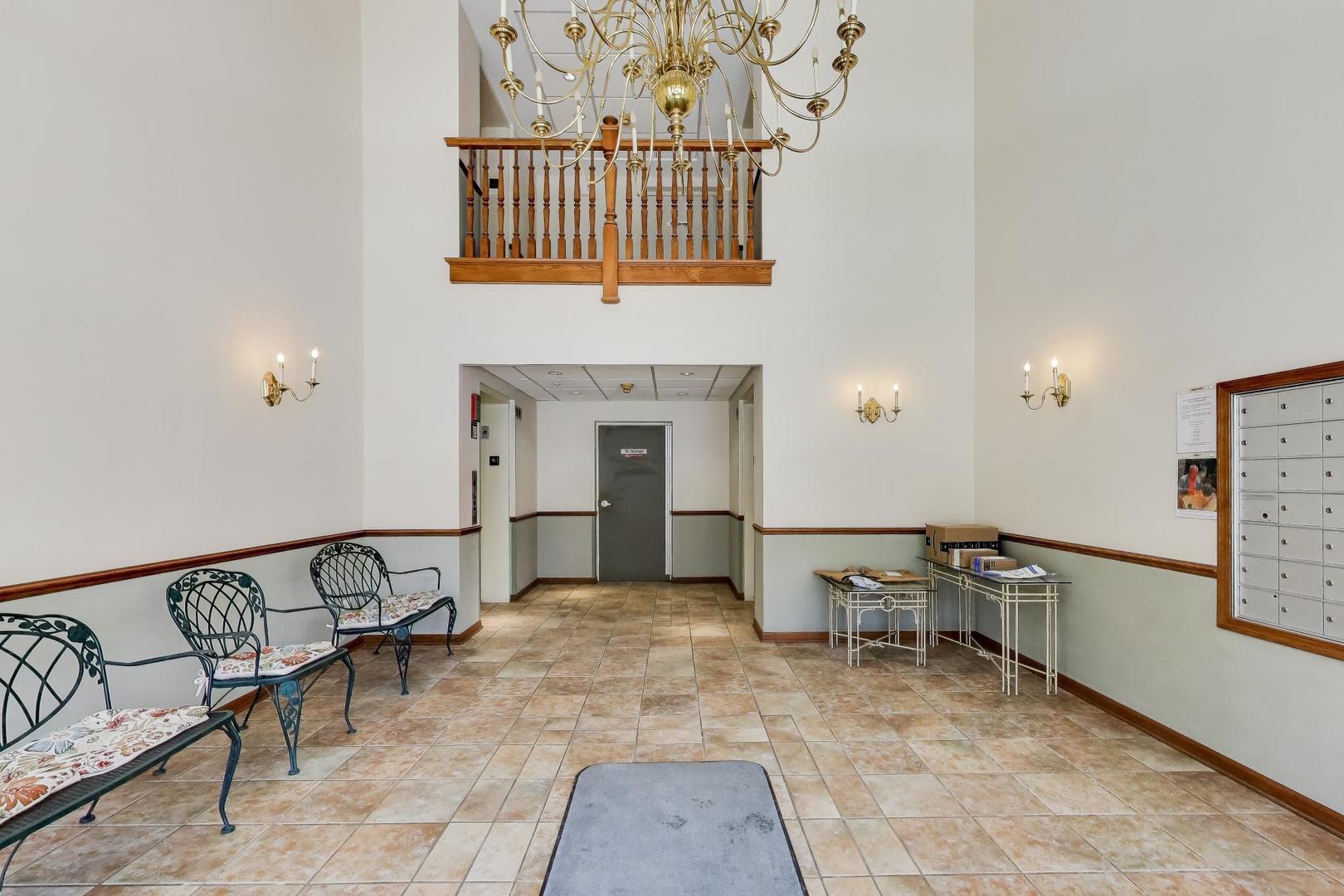 650 S River Road #812, Des Plaines, IL 60016