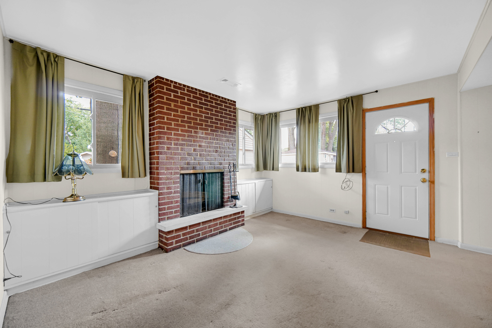 17913 Oakwood Avenue, Lansing, IL 60438