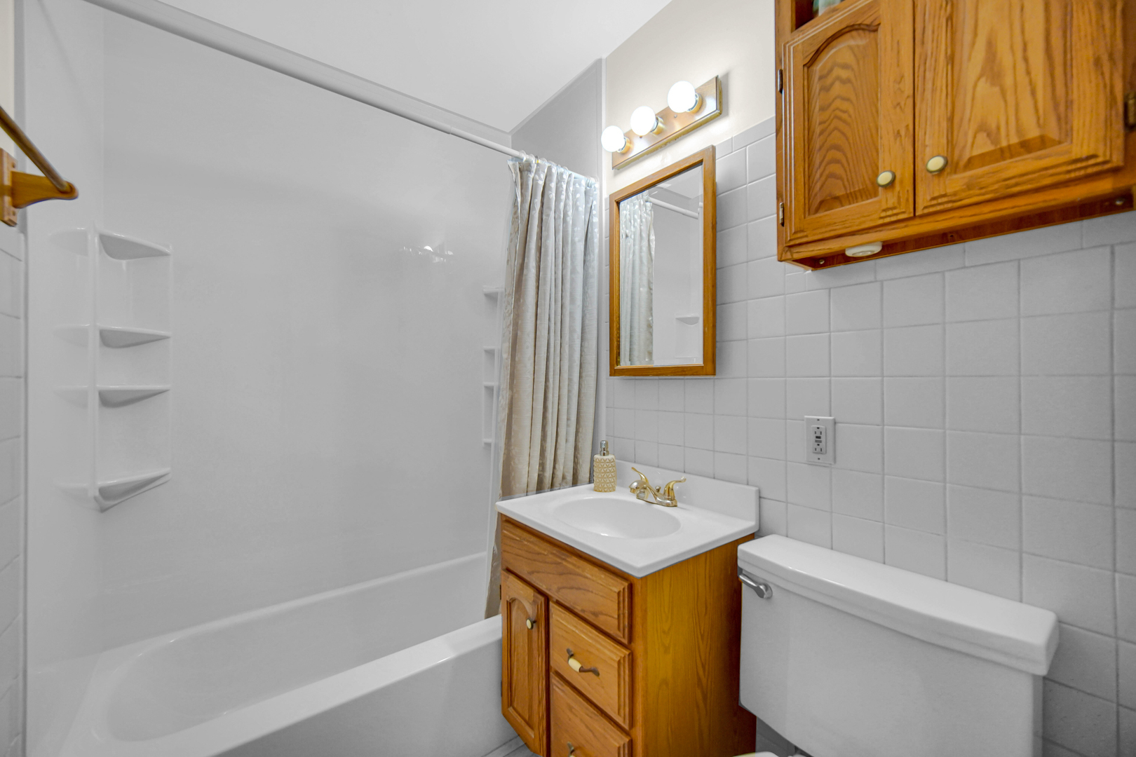 17913 Oakwood Avenue, Lansing, IL 60438