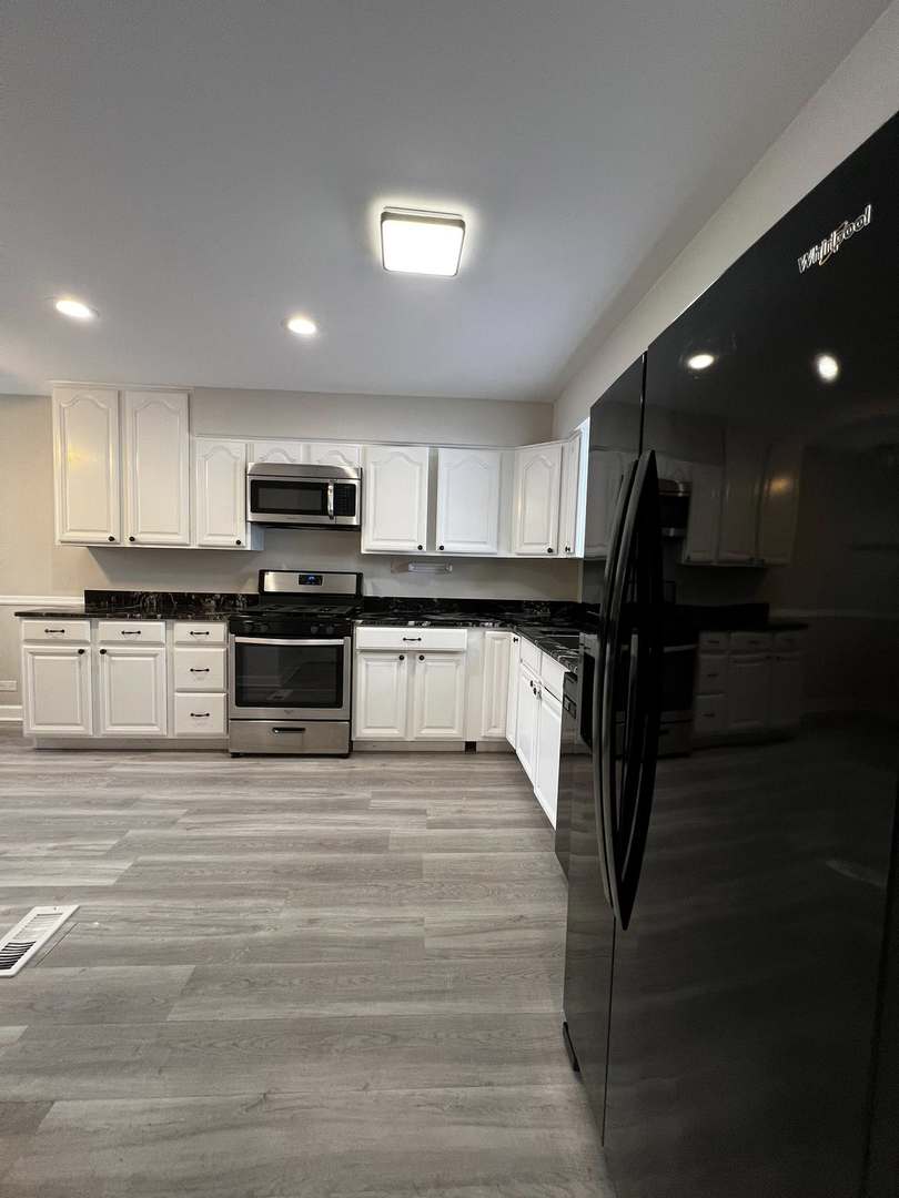 7333 Winthrop Way #10, Downers Grove, IL 60516