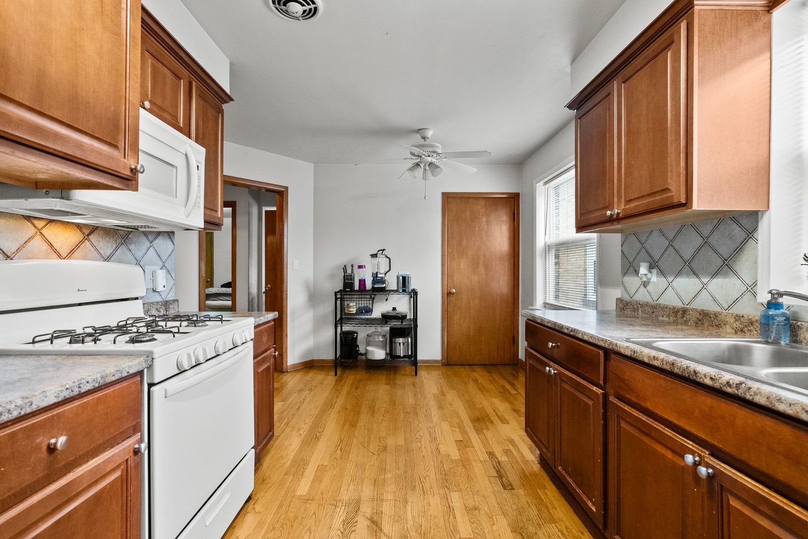 6332 N Mobile Avenue, Chicago, IL 60646