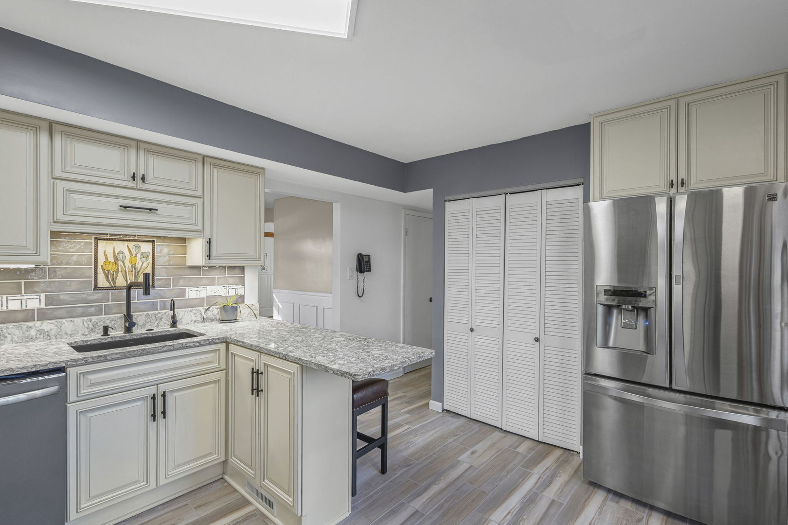 1323 S Roselle Road, Schaumburg, IL 60193