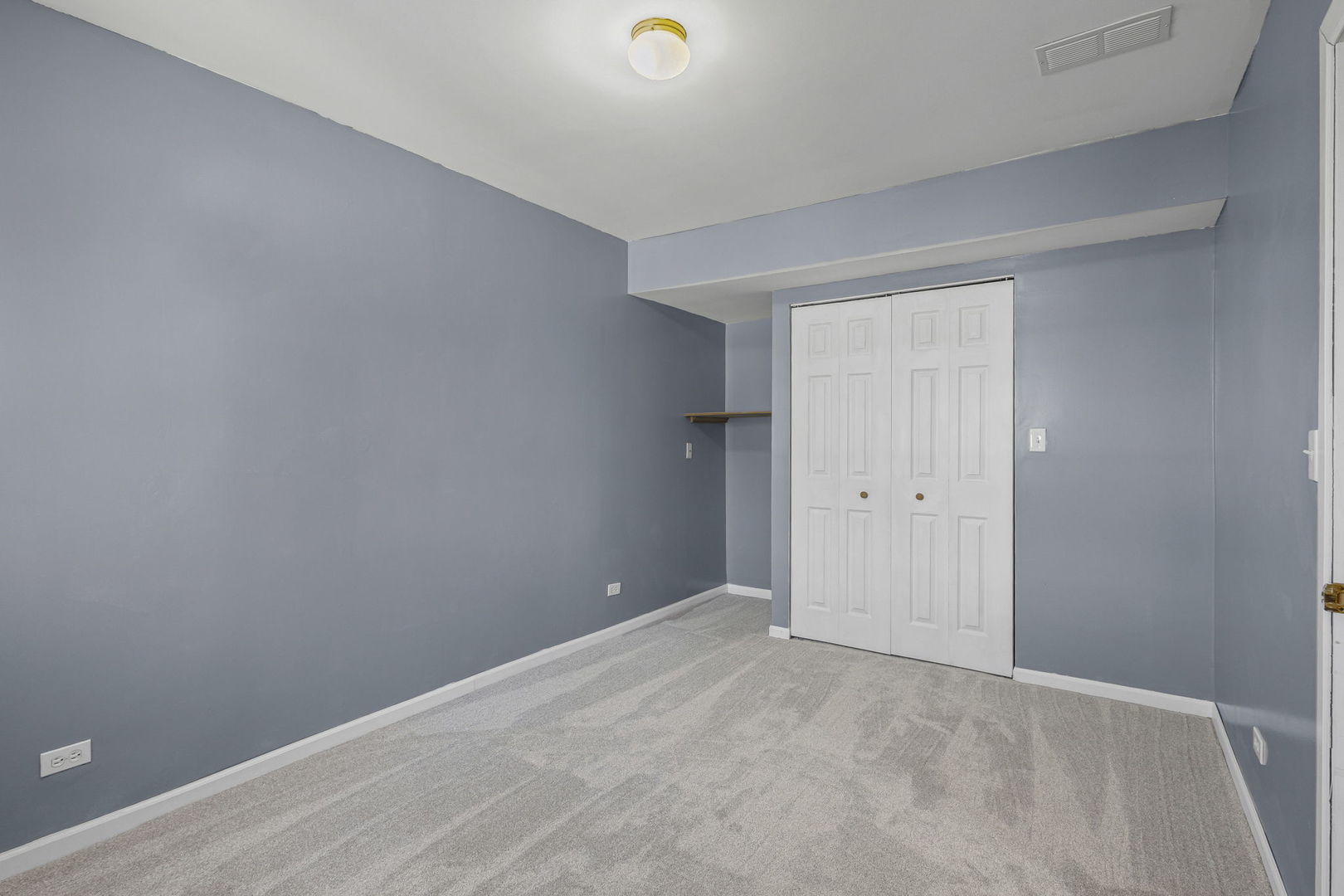 1323 S Roselle Road, Schaumburg, IL 60193