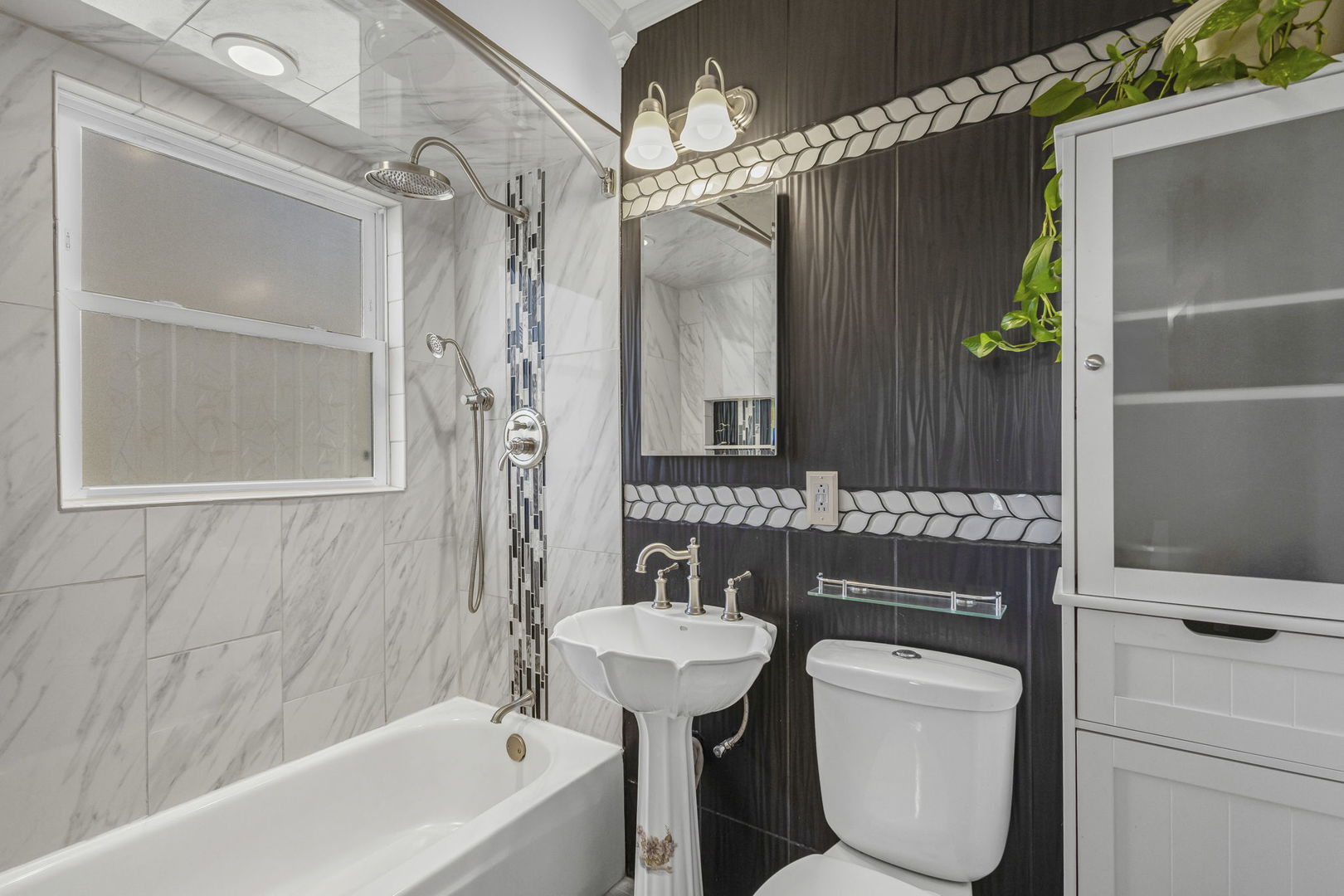 1323 S Roselle Road, Schaumburg, IL 60193