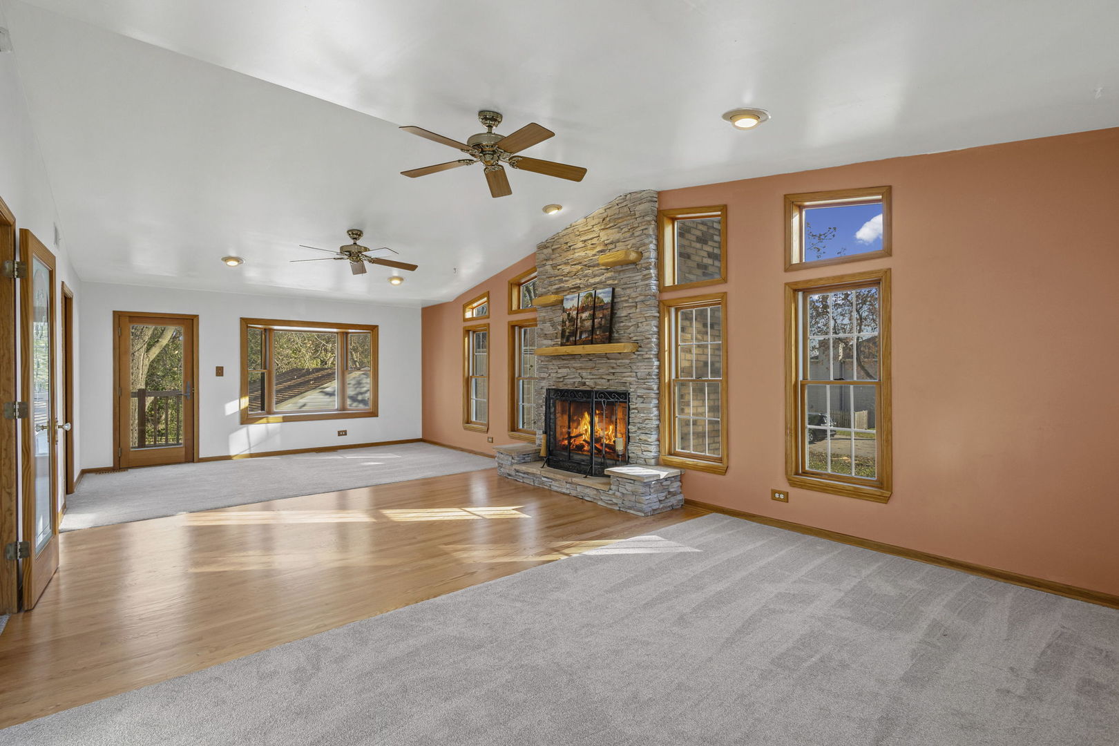 1323 S Roselle Road, Schaumburg, IL 60193