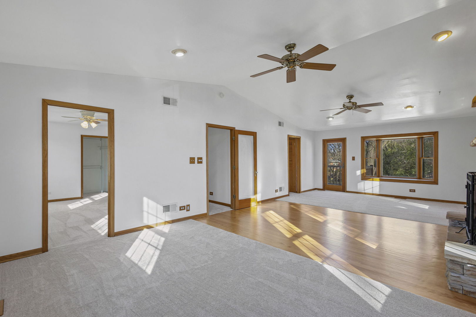 1323 S Roselle Road, Schaumburg, IL 60193