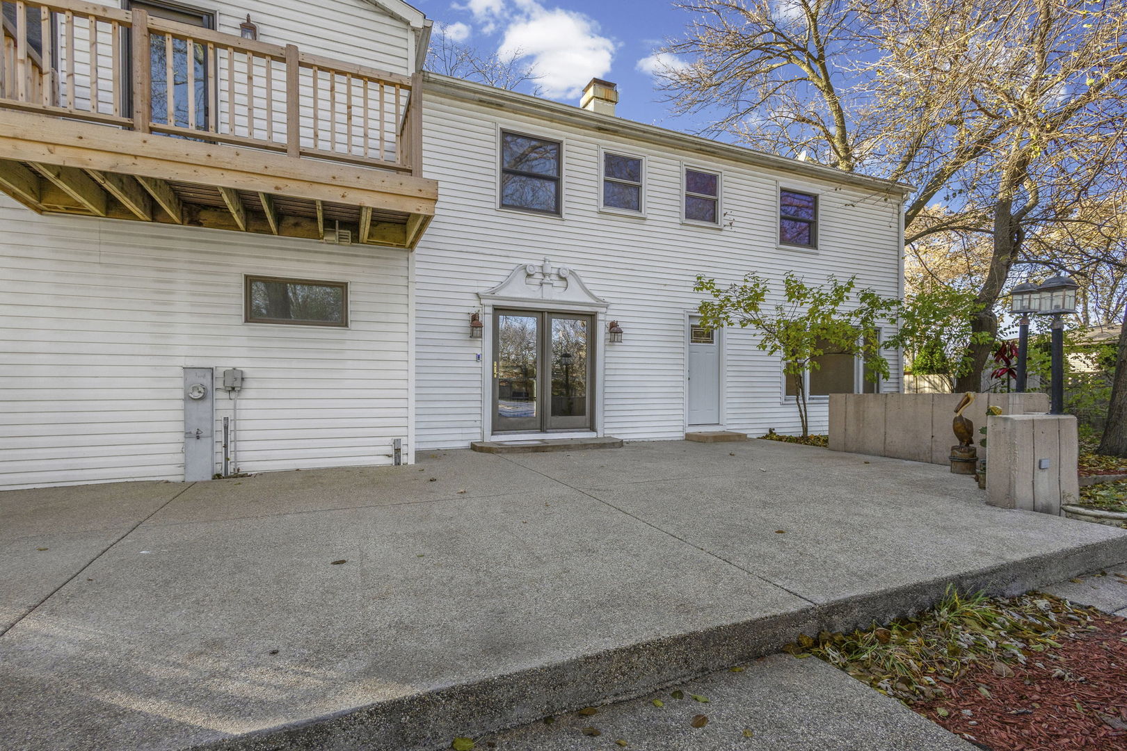 1323 S Roselle Road, Schaumburg, IL 60193