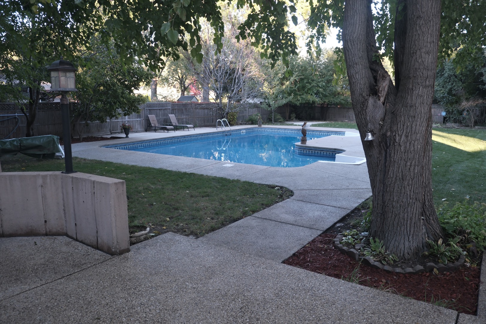 1323 S Roselle Road, Schaumburg, IL 60193