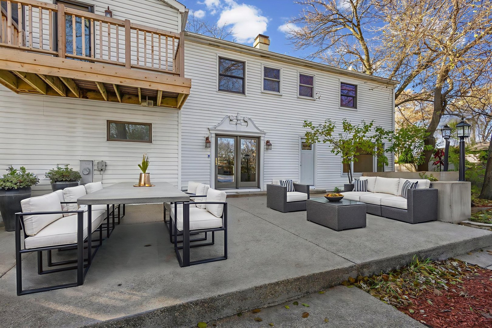 1323 S Roselle Road, Schaumburg, IL 60193