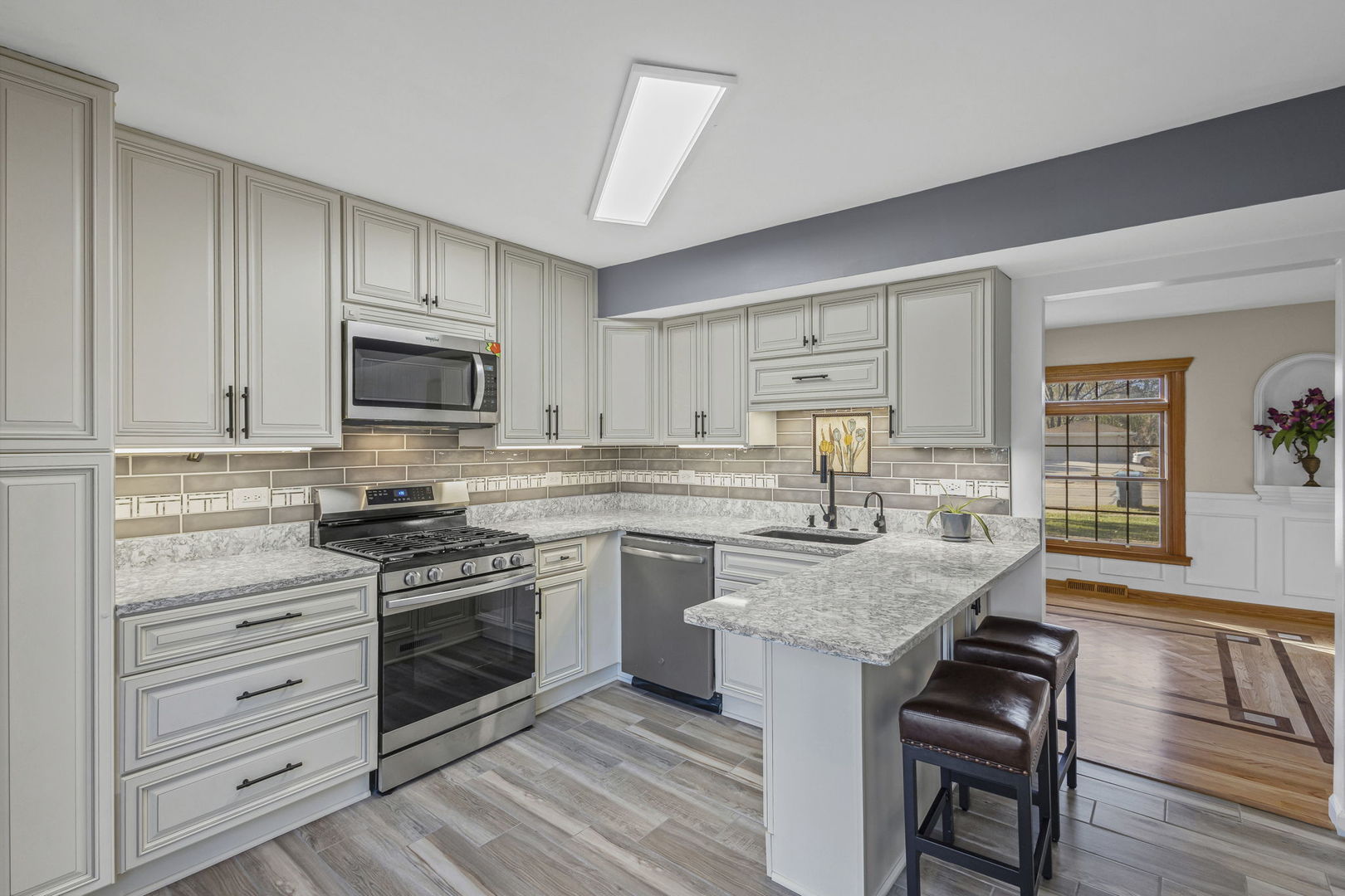 1323 S Roselle Road, Schaumburg, IL 60193