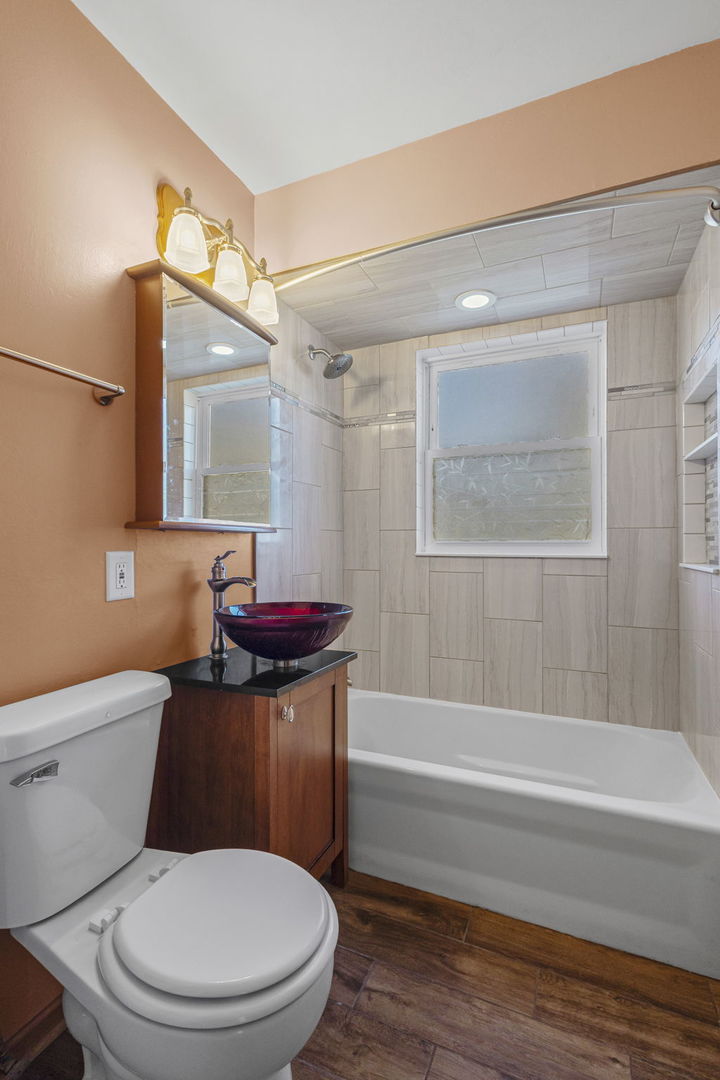 1323 S Roselle Road, Schaumburg, IL 60193