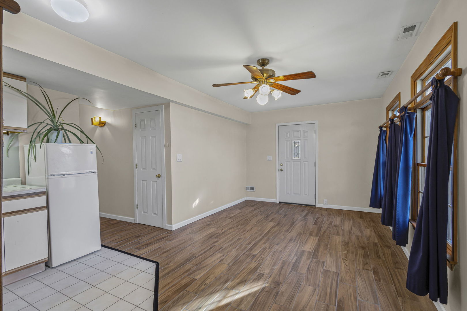 1323 S Roselle Road, Schaumburg, IL 60193