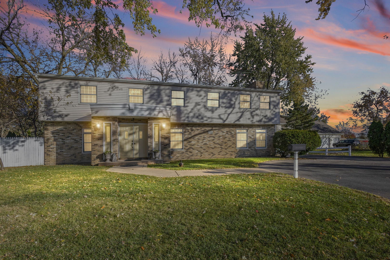 1323 S Roselle Road, Schaumburg, IL 60193