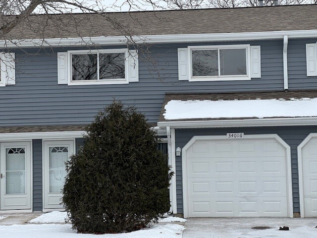 34016 N White Oak Lane #34016, Gurnee, IL 60031