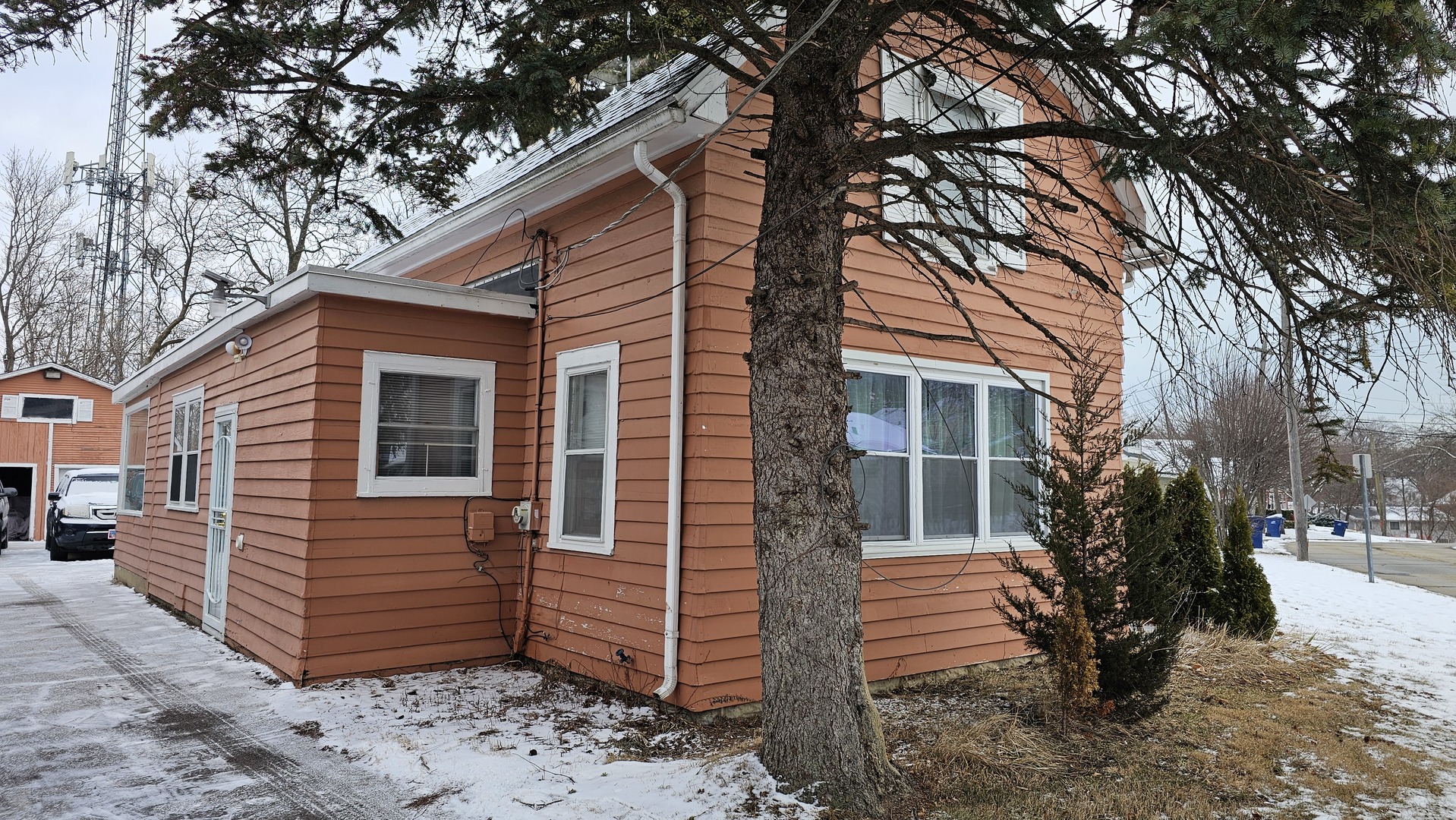 1124 Jackson Court, Waukegan, IL 60085