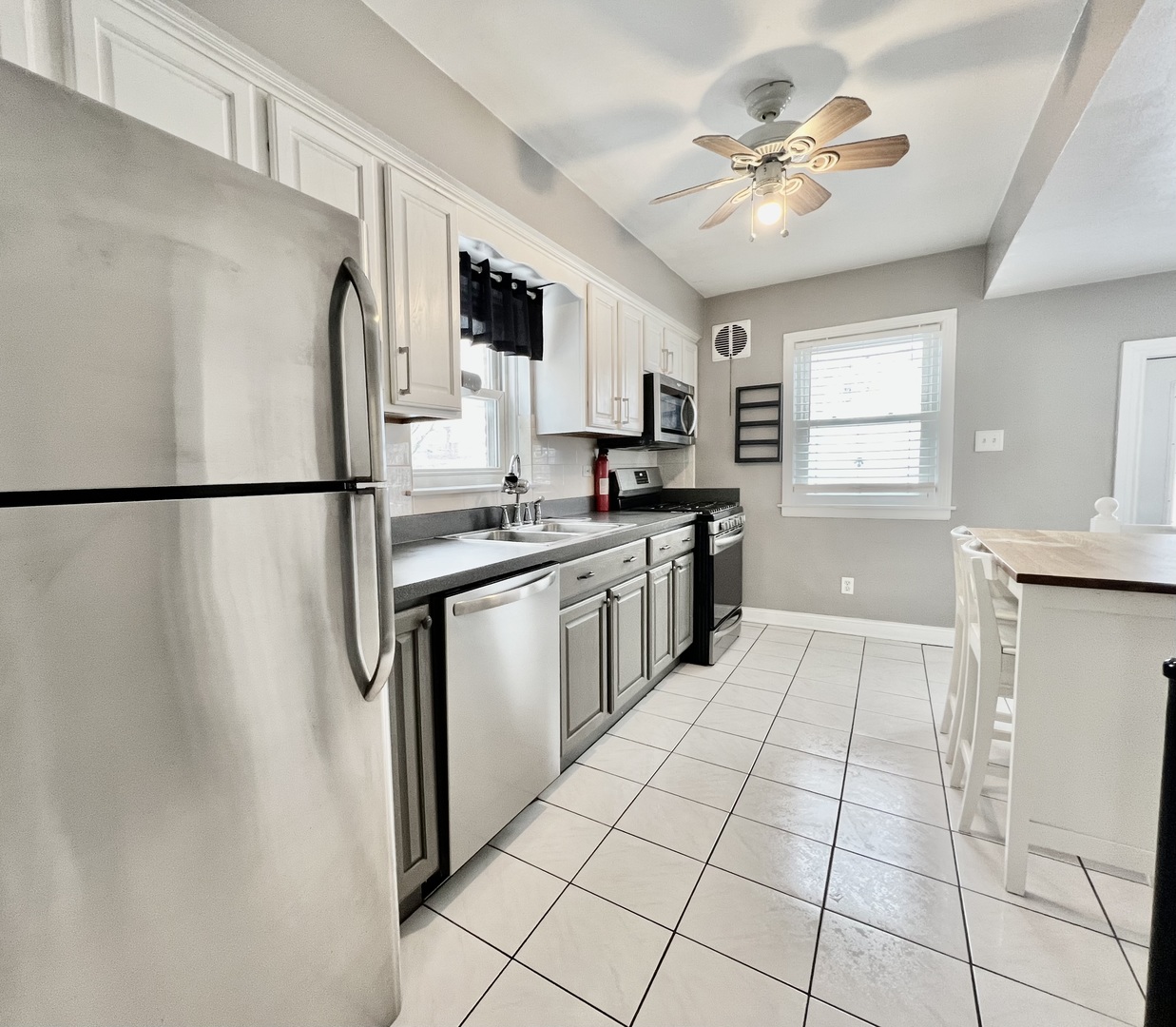 9707 S Harding Avenue, Evergreen Park, IL 60805