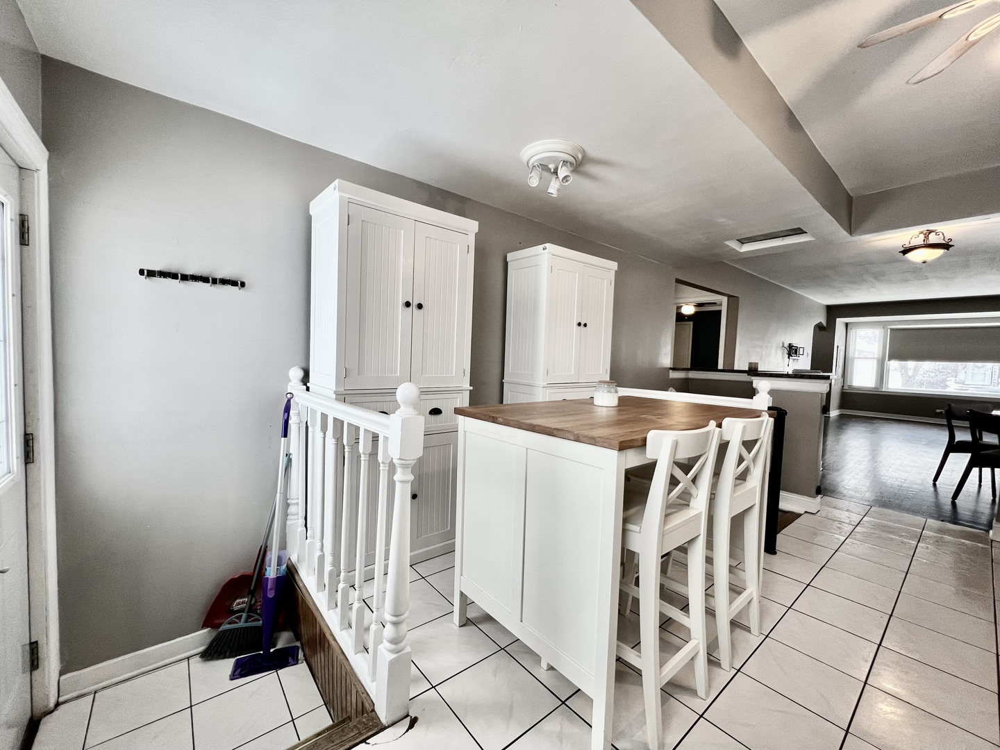 9707 S Harding Avenue, Evergreen Park, IL 60805