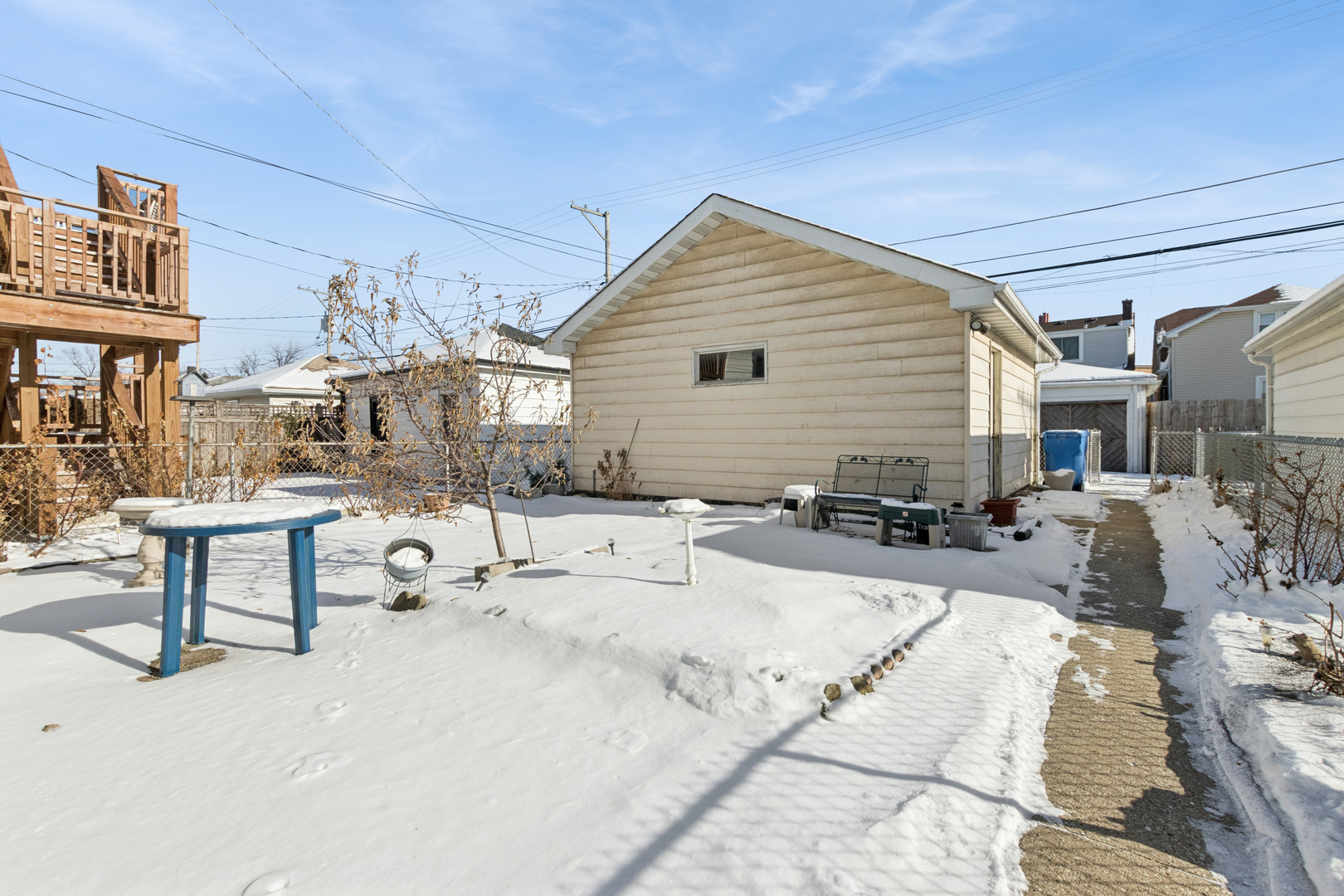 5207 N Ludlam Avenue, Chicago, IL 60630