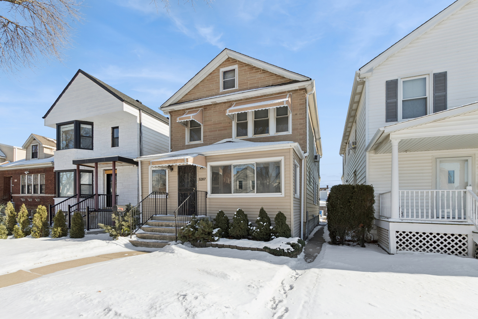 5207 N Ludlam Avenue, Chicago, IL 60630